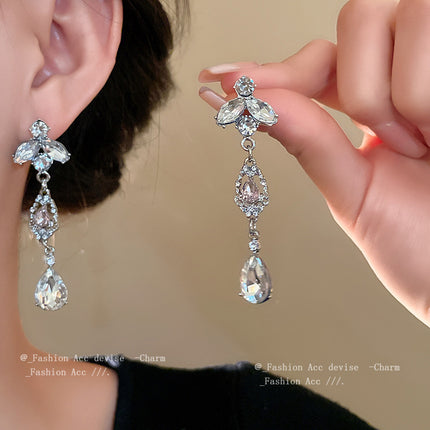 Diamond-encrusted Leaf And Waterdrop Tassel Necklace