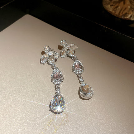 Diamond-encrusted Leaf And Waterdrop Tassel Necklace