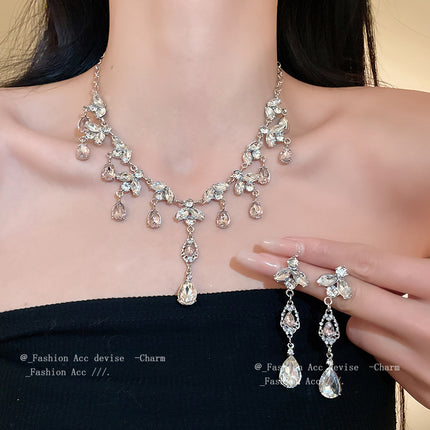 Diamond-encrusted Leaf And Waterdrop Tassel Necklace