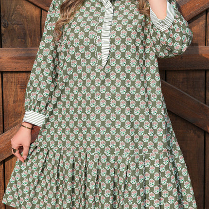 Green Contrast Striped Frilled Collar 3/4 Sleeve Plus Size Floral Dress